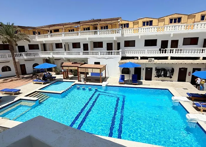 Seven Heaven And Diving Center * 达哈布